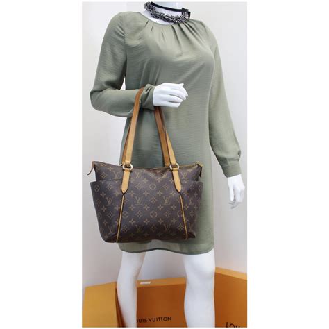 louis vuitton totally pm dimensions